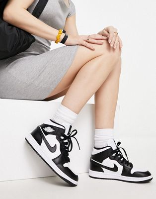 Бело-черные кроссовки Air Jordan 1 Mid Nike