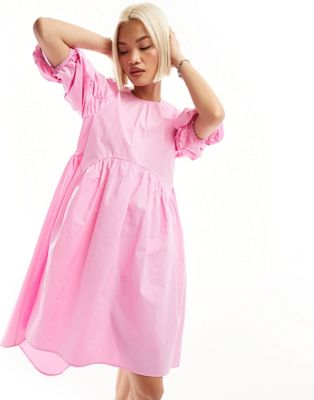 Розовое свободное платье средней длины с пышными рукавами и асимметричным подолом Urban Revivo Urban Revivo