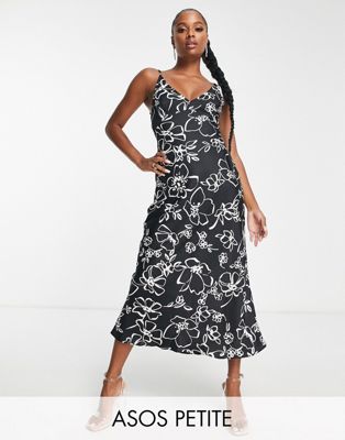 Черное атласное платье-комбинация макси с высоким верхом ASOS DESIGN Petite с белым цветочным принтом ASOS Petite