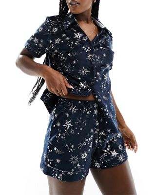 Темно-синий бархатный топ с воротником премиум-класса Chelsea Peers и короткая пижама с принтом из серебряной фольги в виде падающей звезды Chelsea Peers