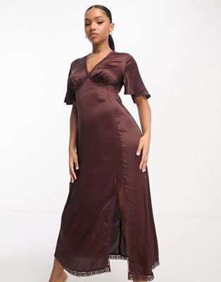 Шоколадно-коричневое платье миди с v-образным вырезом и кружевной отделкой Influence Influence