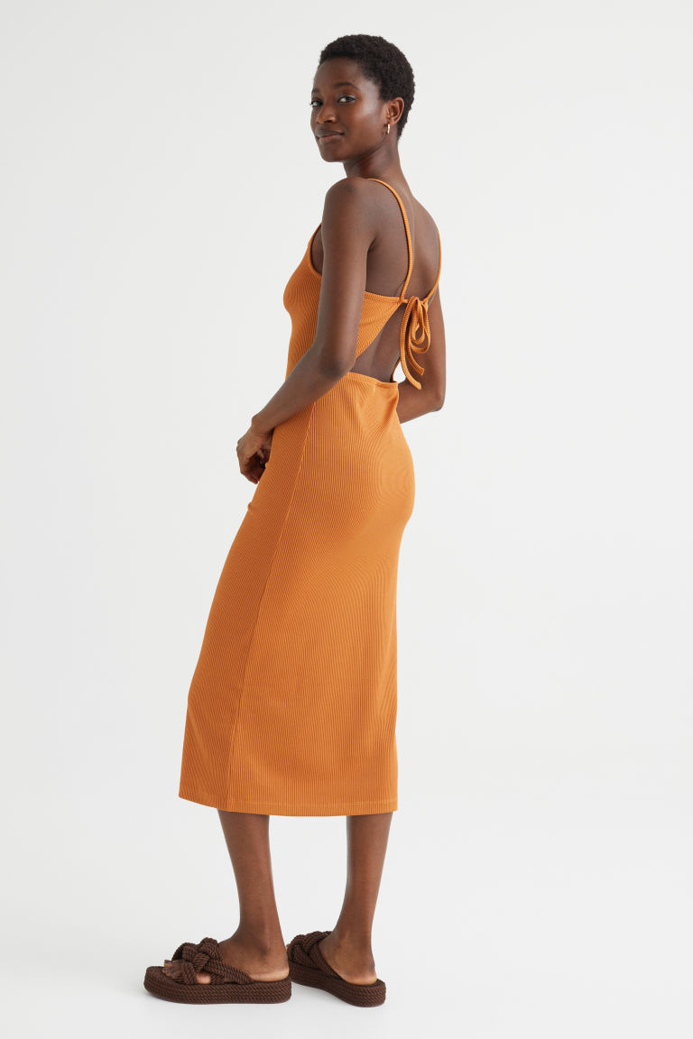 Платье из трикотажа в рубчик с открытой спиной H&M