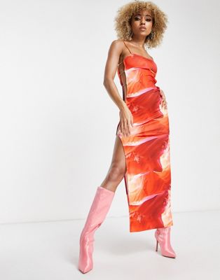 Платье макси с квадратным вырезом Simmi с оранжевым мраморным принтом Simmi Clothing