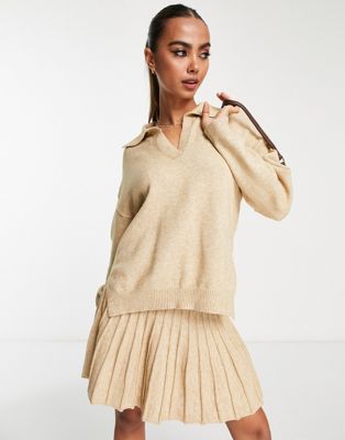 Вязаный свитер цвета камня с плиссированным воротником In The Style x Lorna Luxe — часть комплекта In The Style