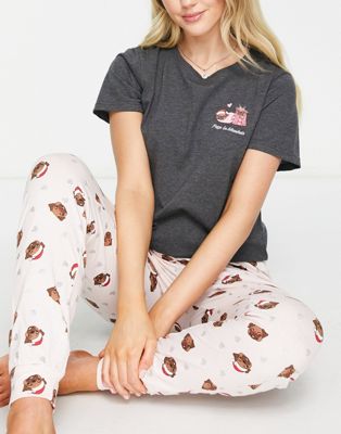 Новинка розового пижамного комплекта «Мопсы в одеялах» New Look New Look