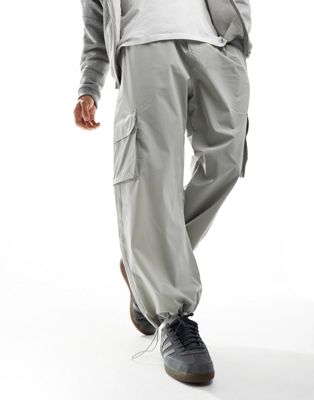 Слабо зауженные брюки в стиле карго в светло-сером цвете ADPT для мужчин ADPT