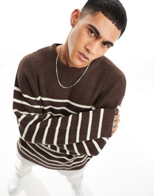 Объемный вязаный свитер в рубчик с круглым вырезом в коричнево-белую полоску ASOS DESIGN ASOS DESIGN