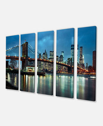 Designart Brooklyn Bridge And Skyscrapers Cityscape Canvas Print - 60 "X 28" - 5 панелей Design Art