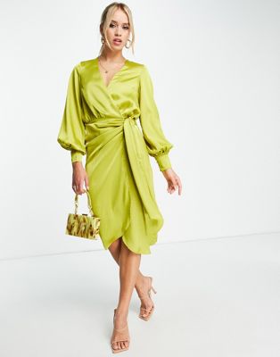 Оливково-зеленое атласное платье миди с запахом Never Fully Dressed NEVER FULLY DRESSED