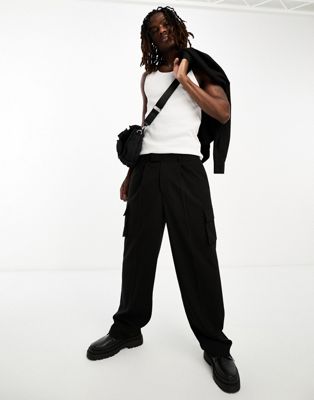Черные широкие брюки карго с карманами ASOS DESIGN — часть комплекта ASOS DESIGN