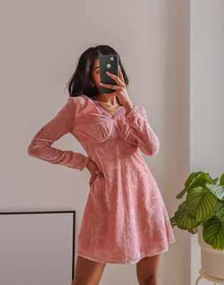 Розовое чайное платье мини с длинными рукавами Labelrail x Pose and Repeat Labelrail