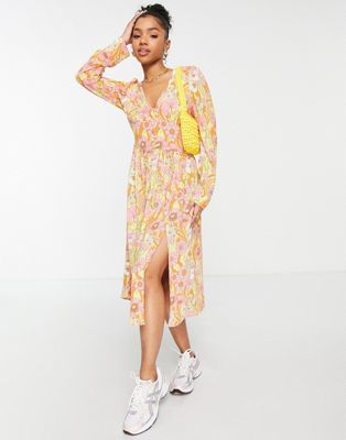 Платье миди с длинными рукавами и v-образным вырезом Monki в стиле ретро с цветочным принтом Monki