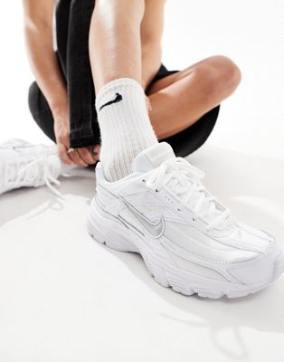 Тройные белые кроссовки Nike Initiator Nike