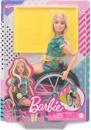 Кукла Barbie<sup>®</sup> Fashionistas<sup>™</sup> #165, в инвалидном кресле, с длинными светлыми волосами, в тропическом комбинезоне, оранжевых туфлях и поясной сумке лимонного цвета Mattel