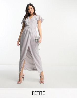 Серое шифоновое платье миди с запахом спереди и развевающимися рукавами TFNC Petite Bridesmaid TFNC