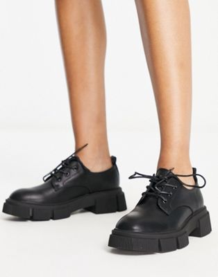 Черные массивные туфли на шнуровке schuh Lancy Schuh