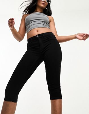 Only capri longline shorts in black  ONLY