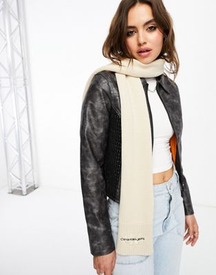Вязаный шарф цвета слоновой кости с вышитым логотипом Calvin Klein Jeans Calvin Klein