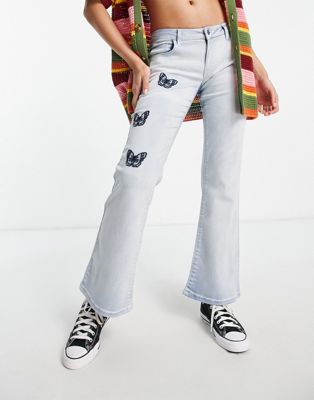 Белые расклешенные брюки в стиле Reclaimed Vintage Inspired с вышивкой бабочки Reclaimed Vintage