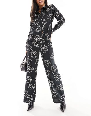 Широкие брюки JDY черного цвета с цветочным принтом — часть комплекта. JDY