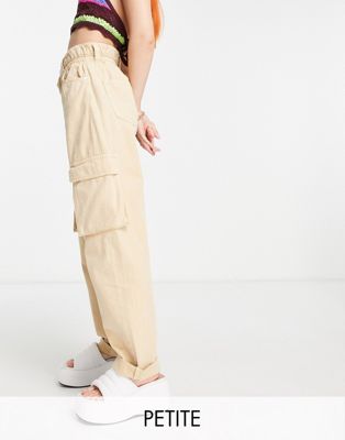 Светло-бежевые узкие брюки карго с карманами Bershka Petite Bershka