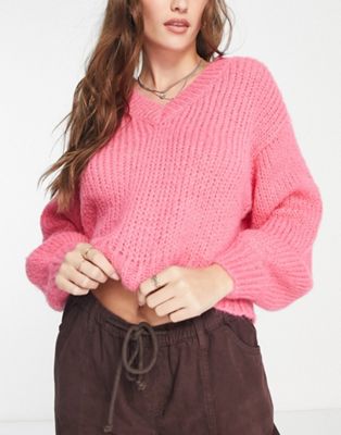Розовый объемный свитер с v-образным вырезом Vero Moda VERO MODA