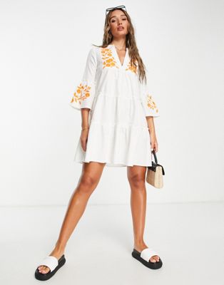 Белое пляжное свободное платье с цветочной вышивкой Accessorize Accessorize