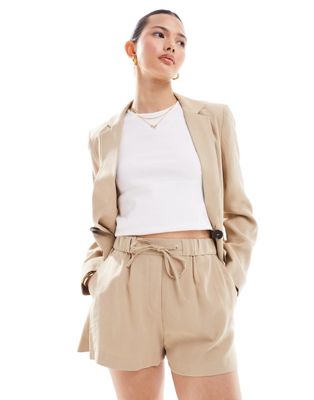 Светло-коричневые спортивные штаны и шорты Miss Selfridge с мягкой завязкой на талии — часть комплекта Miss Selfridge