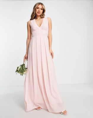 Шифоновое платье макси с V-образным вырезом и плиссированной юбкой TFNC Bridesmaid нежно-розового цвета TFNC