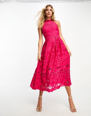 Розовое кружевное платье миди с высоким воротником и ажурным вырезом Lipsy Lipsy