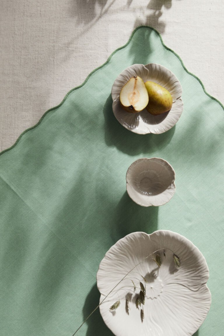 Scalloped-edge Tablecloth H&M