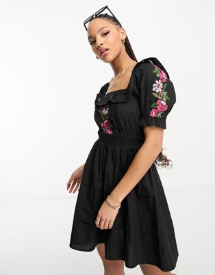 Черное мини-платье с кружевными вставками и цветочной вышивкой крестиком Miss Selfridge Miss Selfridge