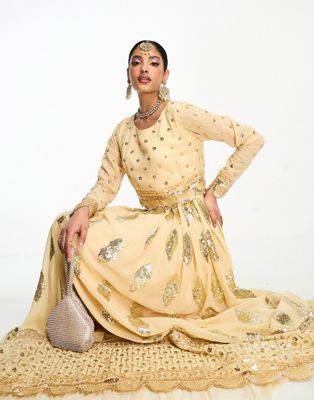 Золотая пышная юбка с вышивкой Nesavaali lehenga Nesavaali
