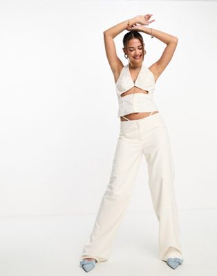 Белые брюки с ремешками на талии Kyo The Brand — часть комплекта KYO