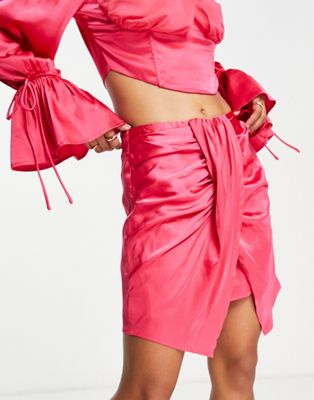 Розовая атласная мини-юбка со сборками Ei8th Hour — часть комплекта EI8TH HOUR