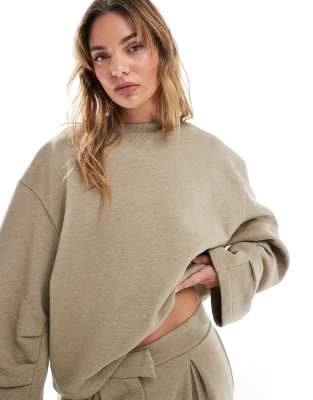 Женская Толстовка ASOS DESIGN Oversized с рюшами на рукавах в светло-оливковом цвете ASOS DESIGN