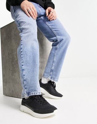 Низкопрофильные кроссовки Truffle Collection в черно-белом цвете для мужчин из категории повседневная обувь. Truffle Collection