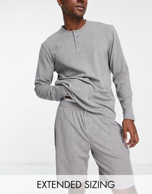 Пижамный комплект ASOS DESIGN из топа с длинными рукавами и серых шорт ASOS DESIGN