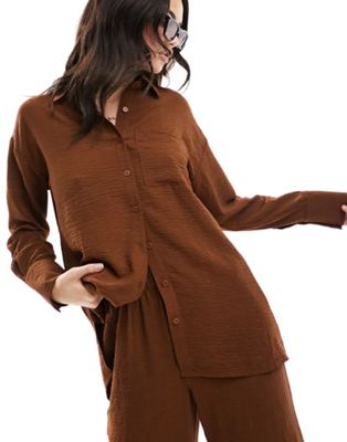 Пляжная рубашка с турмалином Frolic темно-коричневого цвета — часть комплекта The Frolic