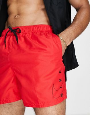 Красные шорты с логотипом Nike Swing 5 дюймов по бокам Nike