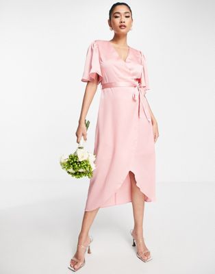 Атласное платье мидакси нежно-розового цвета с запахом спереди Liquorish Bridesmaid Liquorish