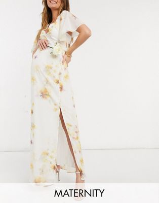 Hope & Ivy Maternity bridesmaid cape back maxi dress with slit in soft yellow floral Hope & Ivy Maternity