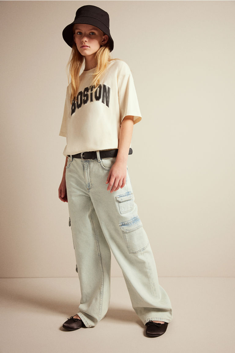 Джинсы-карго свободного кроя с широкими штанинами H&M