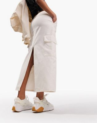 Белая джинсовая юбка миди с карманами-карго ASOS DESIGN ASOS DESIGN