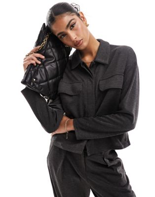 Комфортная рубашка свободного кроя из джерси Vero Moda темно-серого цвета — часть комплекта VERO MODA