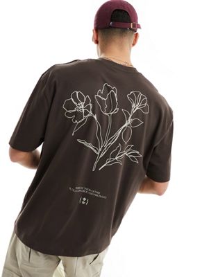 Темно-коричневая футболка оверсайз с цветочным принтом на спине ASOS DESIGN ASOS DESIGN