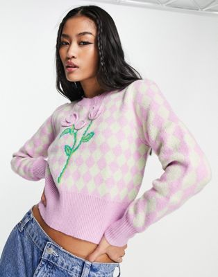 Укороченный вязаный свитер Urban Revivo сиреневого цвета с розовым цветком Urban Revivo