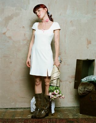 Кремовое мини-платье с квадратным вырезом и розами Labelrail x Lara Adkins Labelrail