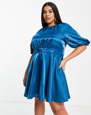 Синее атласное платье с рюшами и бантом на спине Ever New Curve Forever New Curve