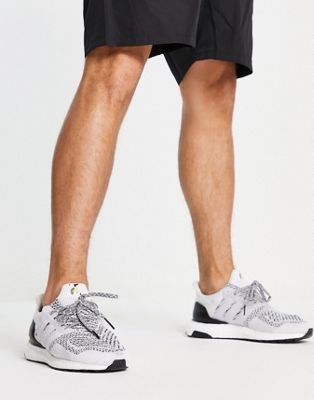 Черно-белые кроссовки adidas Running Ultraboost DNA 5.0 Adidas performance